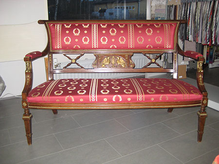 Empiretyylinen sohva 1800 luvun lopulta, Casal Empire Massena